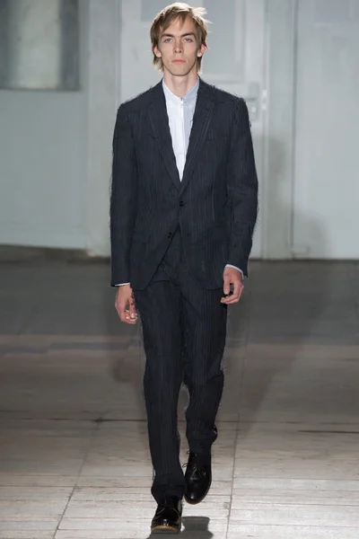 Look 11